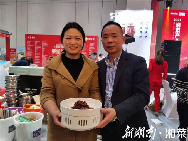 安化县副县长阳锋与乌鲁木齐市蓝迅董事长黄建设