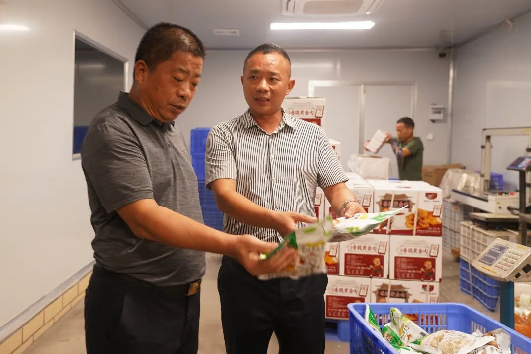 热烈欢迎安化县委副书记、县长潘文剑一行莅临乌鲁木齐市蓝迅指导工作